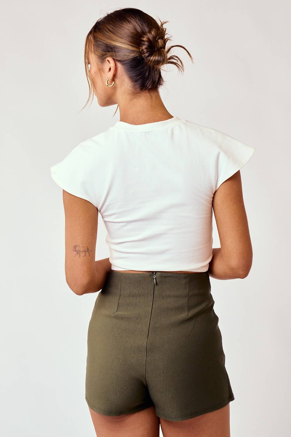 SHORT SLEEVE FRONT TWIST CROP TOP